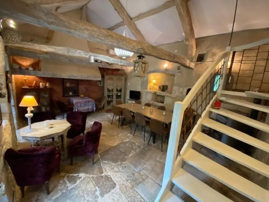 Holiday home Grande Maison Avec Piscine Chauffee Au Clos Cache! Escamps  France