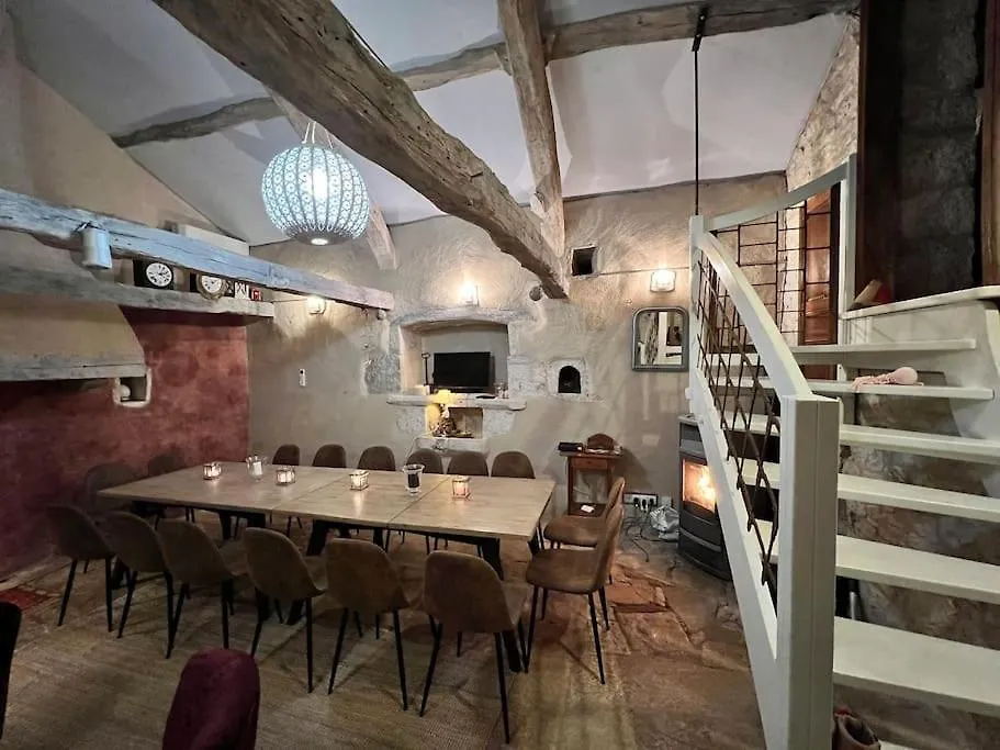 Grande Maison Avec Piscine Chauffee Au Clos Cache! Escamps  Holiday home