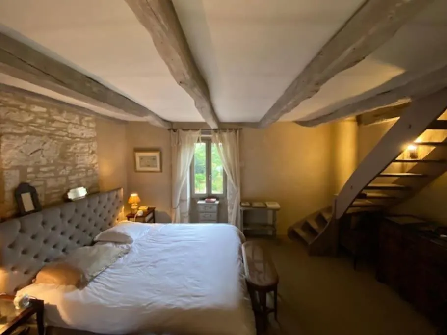 Grande Maison Avec Piscine Chauffee Au Clos Cache! Escamps