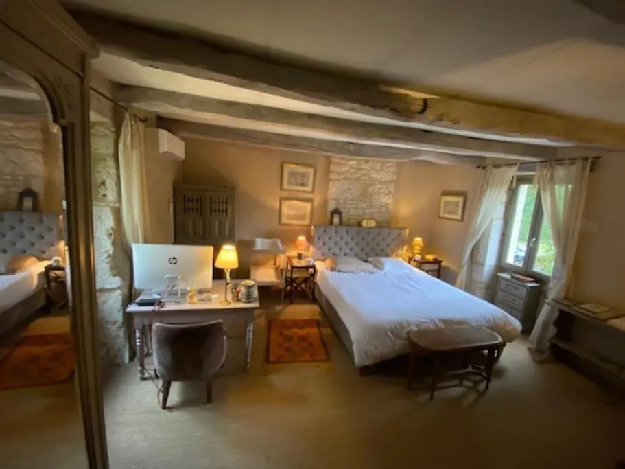 Grande Maison Avec Piscine Chauffee Au Clos Cache! Escamps  France